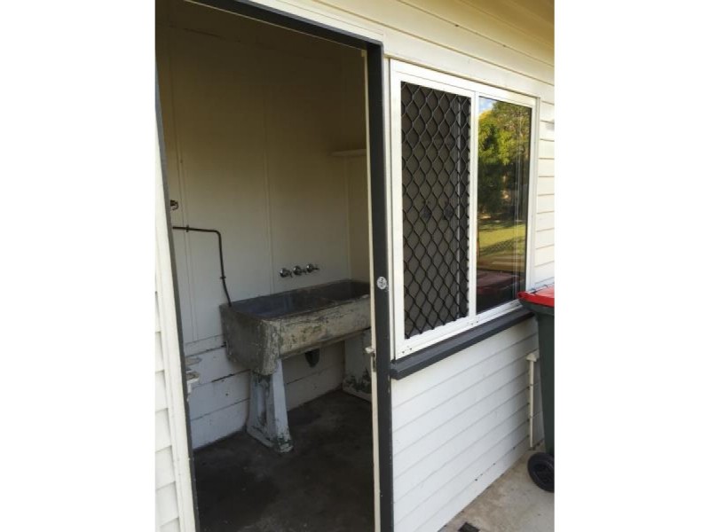 184 High Street, Berserker QLD 4701